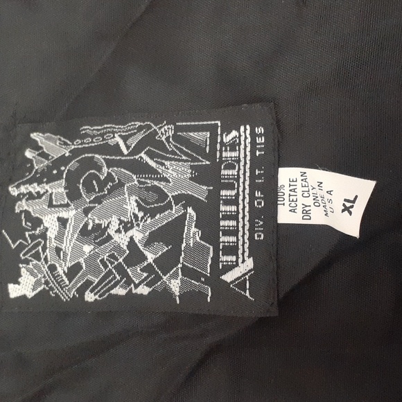 VEST - Picture 3 of 4